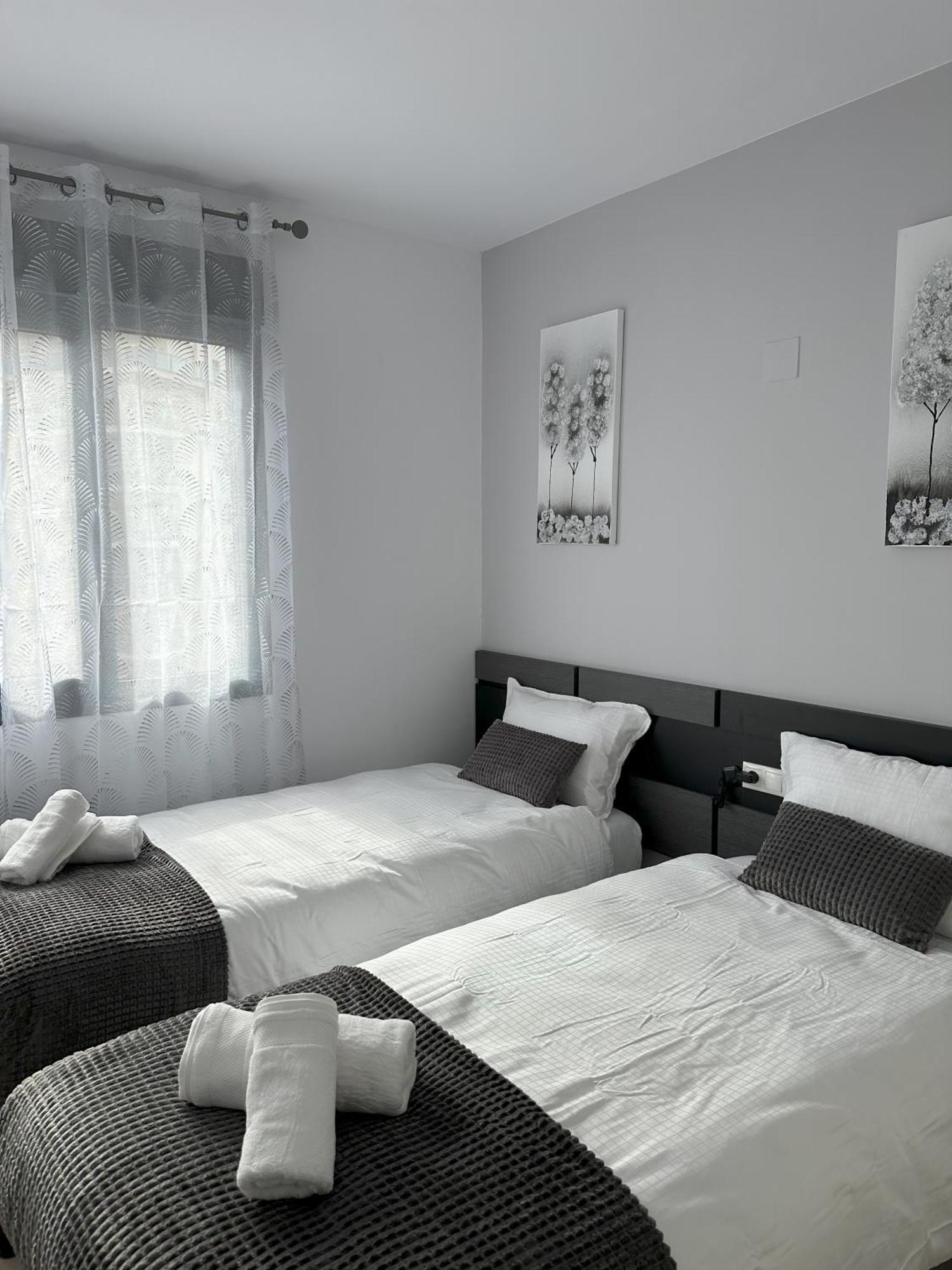 Luxurious, Newly-Renovated Large 2-Bedroom Condo By The Beach Benidorm Exterior photo