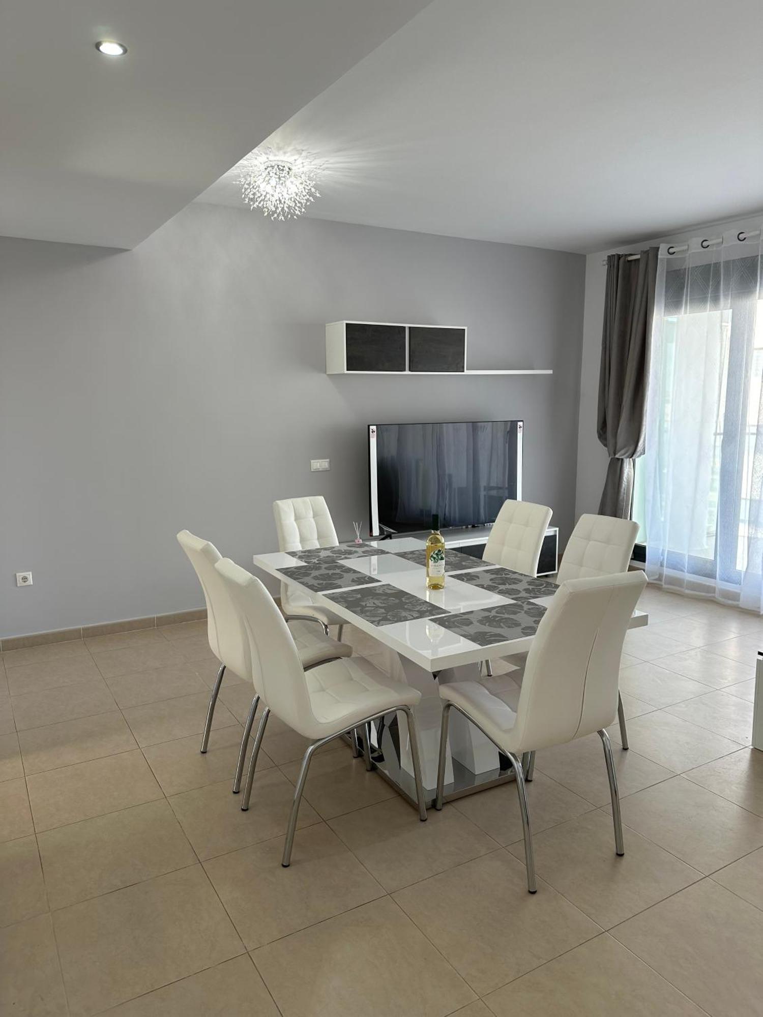 Luxurious, Newly-Renovated Large 2-Bedroom Condo By The Beach Benidorm Exterior photo