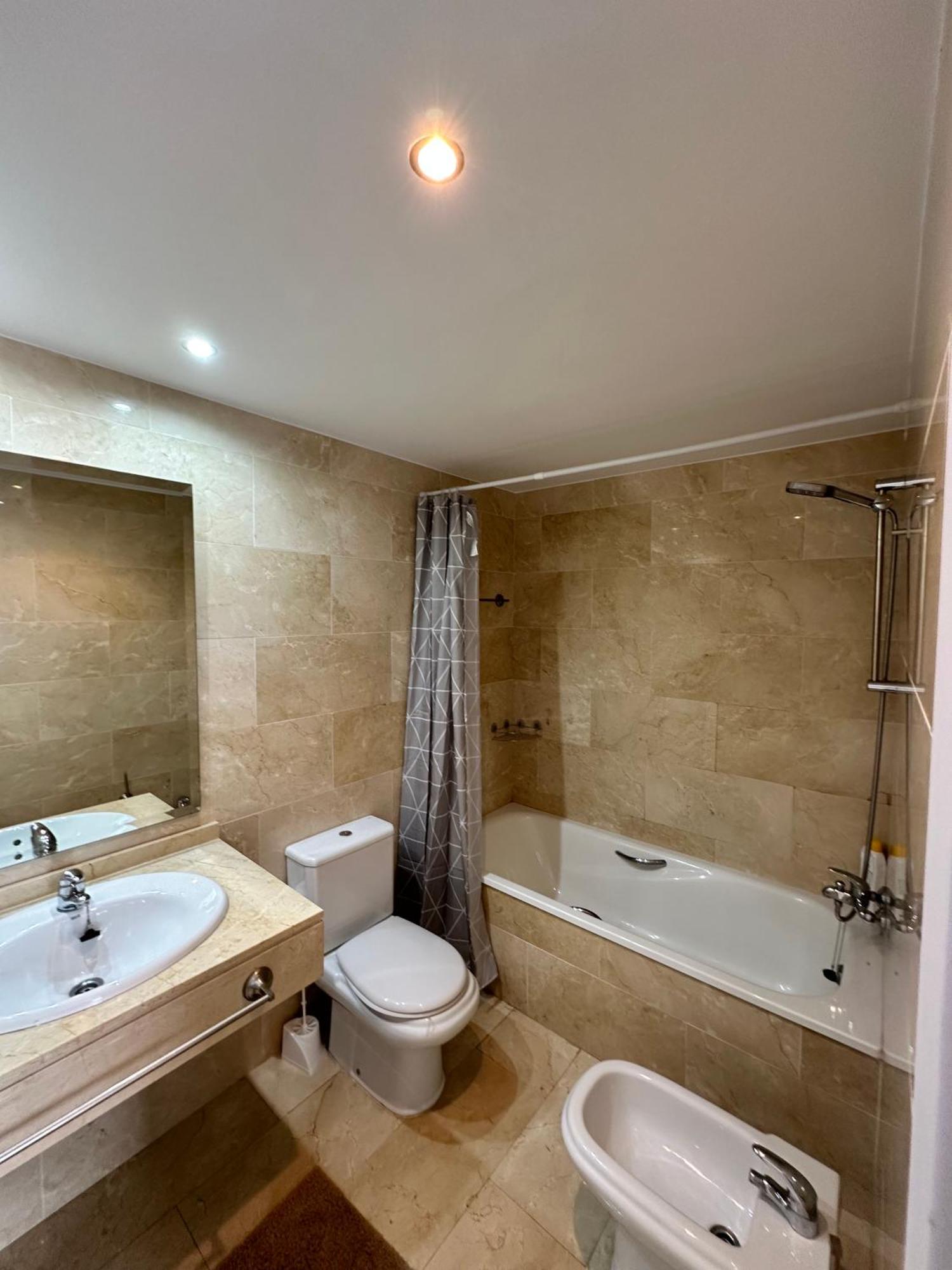 Luxurious, Newly-Renovated Large 2-Bedroom Condo By The Beach Benidorm Exterior photo